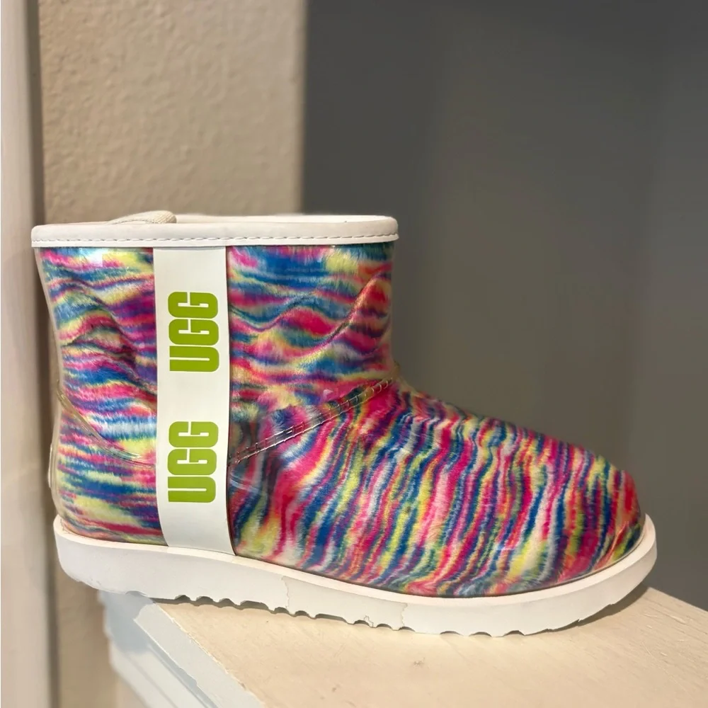 UGG Pixilate Mini Classic Boot Girl’s Sz 5 Multi-Color/Clear Rain Snow Boots
